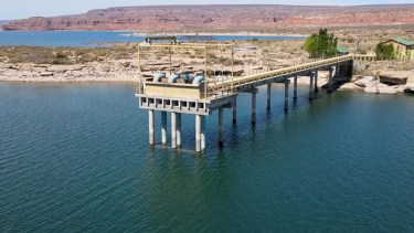 Cortarán el agua durante algunas horas por la turbidez del lago Barreales: afectará a Cutral Co y Plaza Huincul