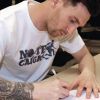Imagen de Simbología oculta: el detalle en la lapicera con la que Lionel Messi firmó su despedida de la Selección Argentina