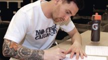 Imagen de Lionel Messi y su emotiva despedida: el mensaje oculto en su lapicera dorada