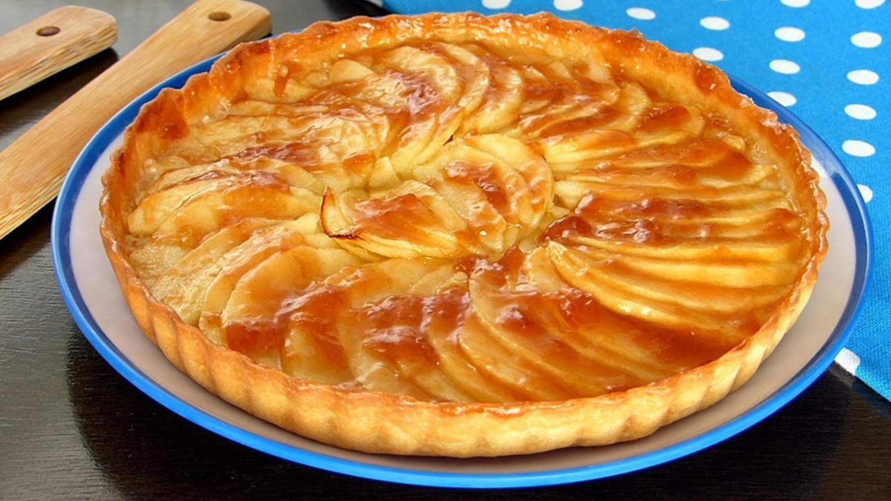Receta de torta de manzana con masa brioche para una merienda perfecta