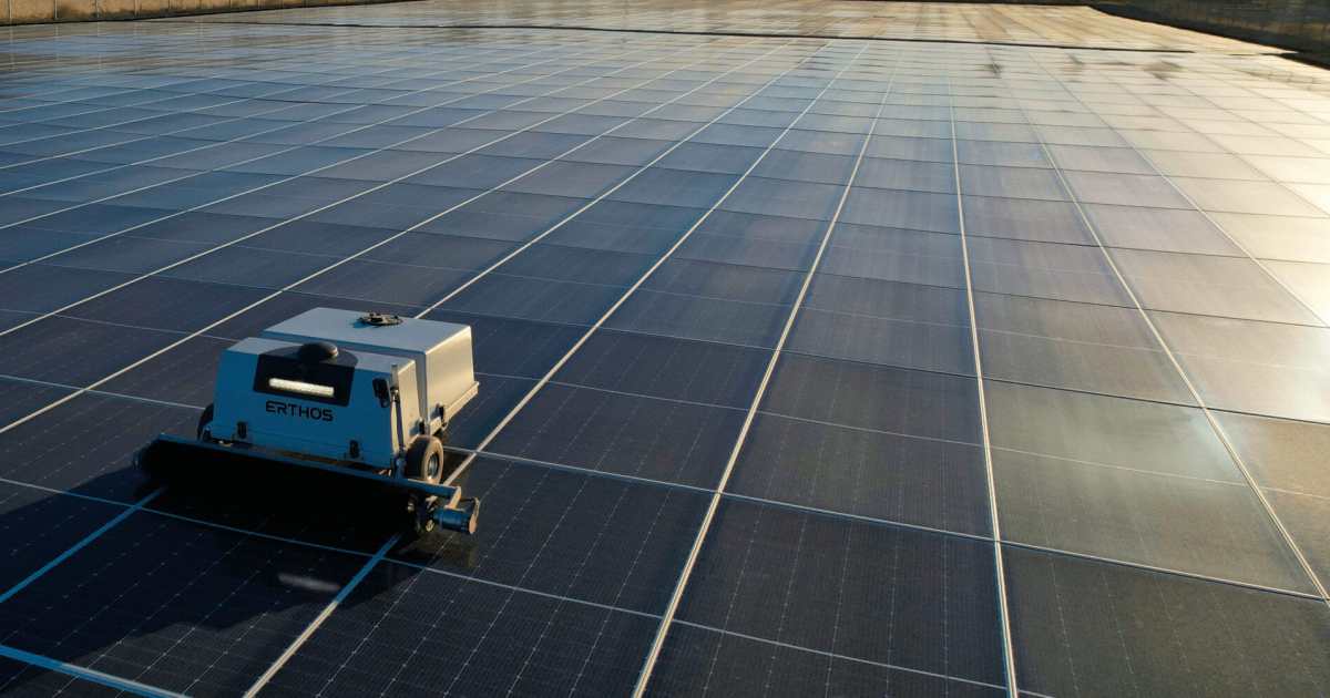 Innovadora planta solar en Fresno utiliza paneles a ras del suelo