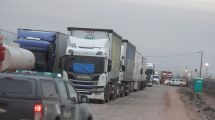 Imagen de Más de 3.000 camiones varados camino a Chile: Neuquén amplía retenes y el cierre de pasos en Mendoza ya es récord