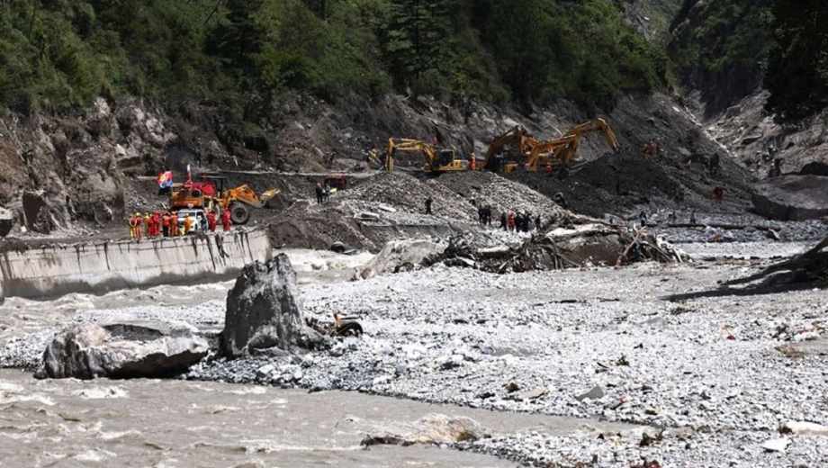 Rescate en un túnel de Nepal. Foto: NA 