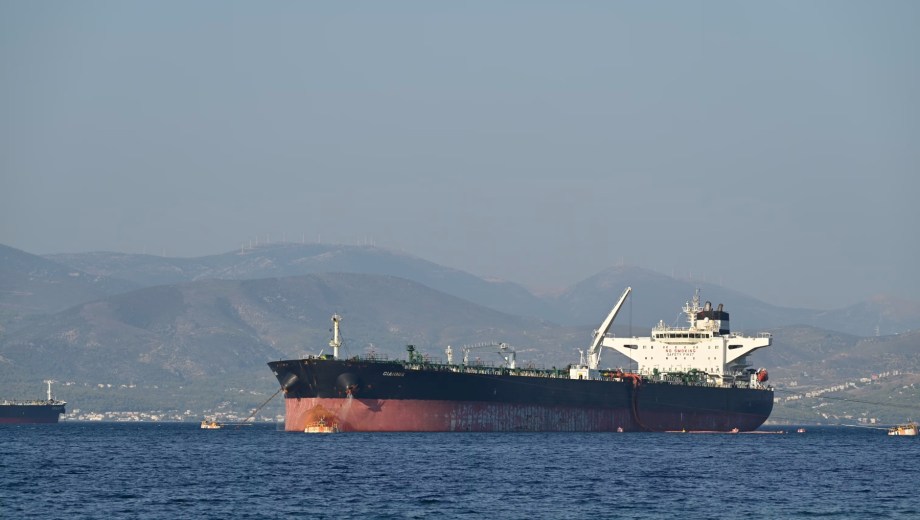 El precio del petróleo volvió a superar los 90 dólares por barril, tras la escalada de tensión en el Estrecho de Ormuz. (Foto: AP)