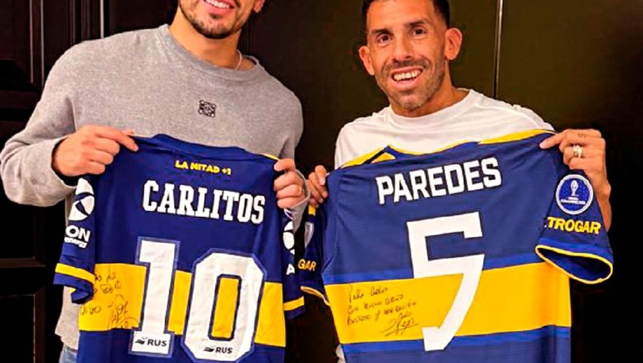 La foto del reencuentro entre Paredes y Tevez. 