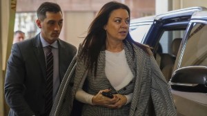 El Gobierno insinuó que quiere mejorar salarios, pero se apartó de la discusión entre empresarios y sindicatos