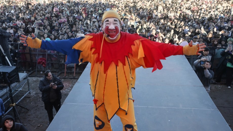 Cinco Saltos celebró el Día del Niño con Piñón Fijo. 