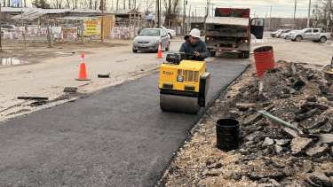 Plan de bacheo en Plottier: suman empresas y repararán 1.000 metros cuadrados de calles