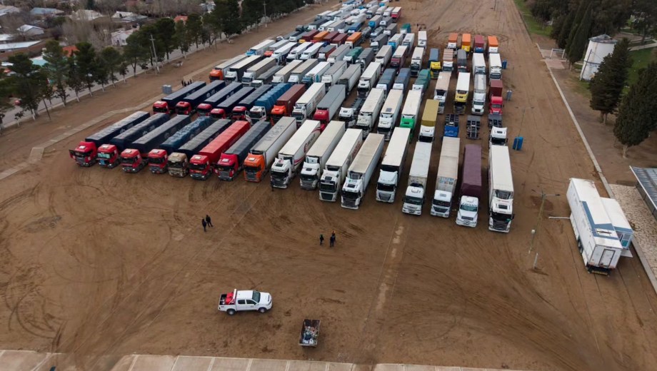 Desde el viernes se habilitó el expredio del ferrocarril para los transportistas. (Foto: gentileza)