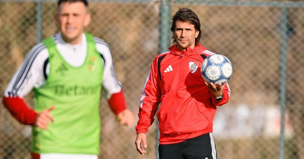 Ponzio debutó como entrenador interino de River Plate tras salida de Coudet