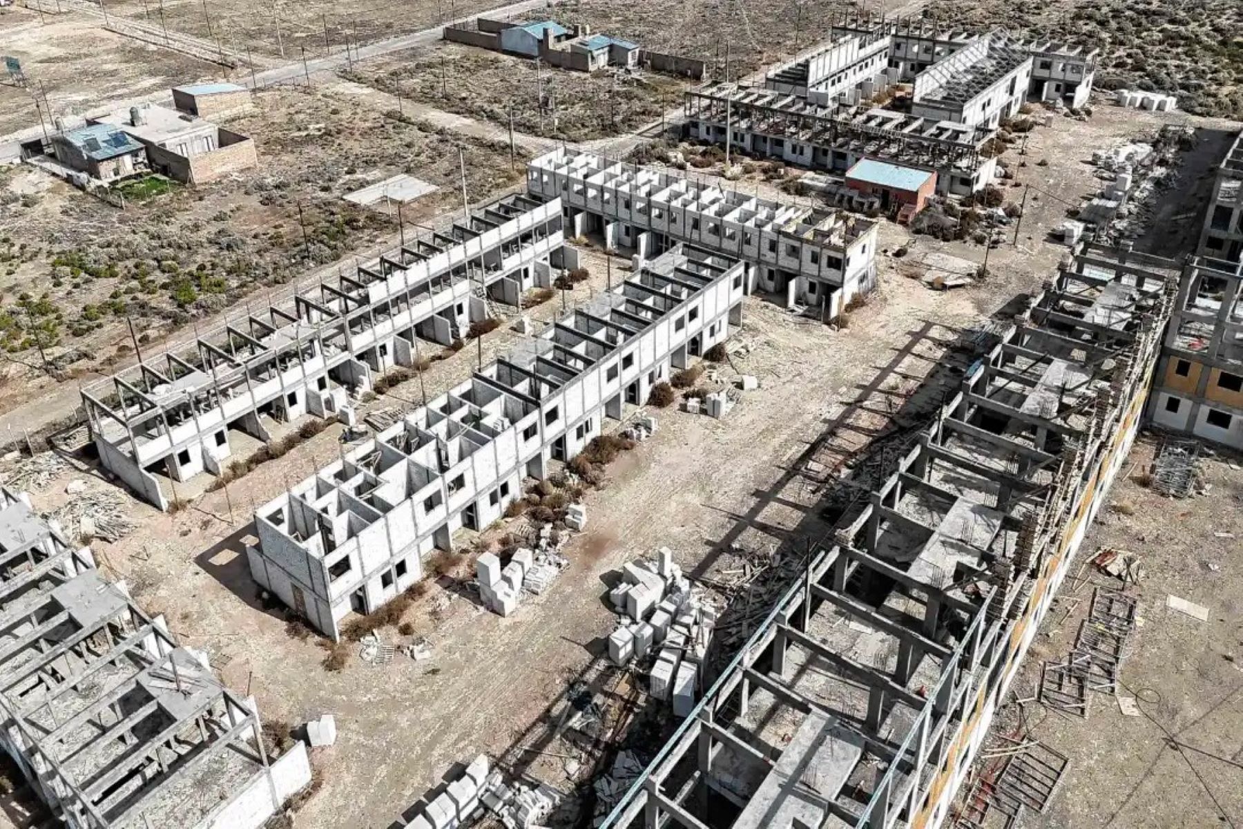 Neuquén busca reactivar un complejo habitacional de 140 viviendas en Centenario