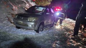Tres rescates en las rutas de Neuquén por la nieve: un conductor estuvo 12 horas varado