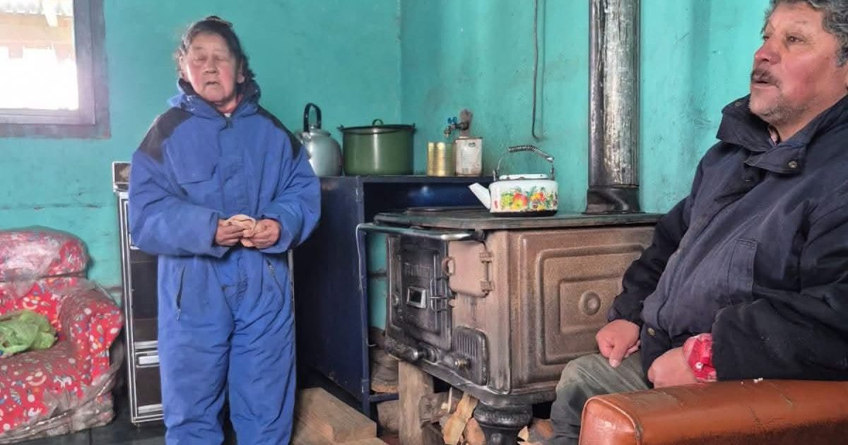 Rescatan a mujer aislada por nieve en Río Negro tras diez días sin comunicación