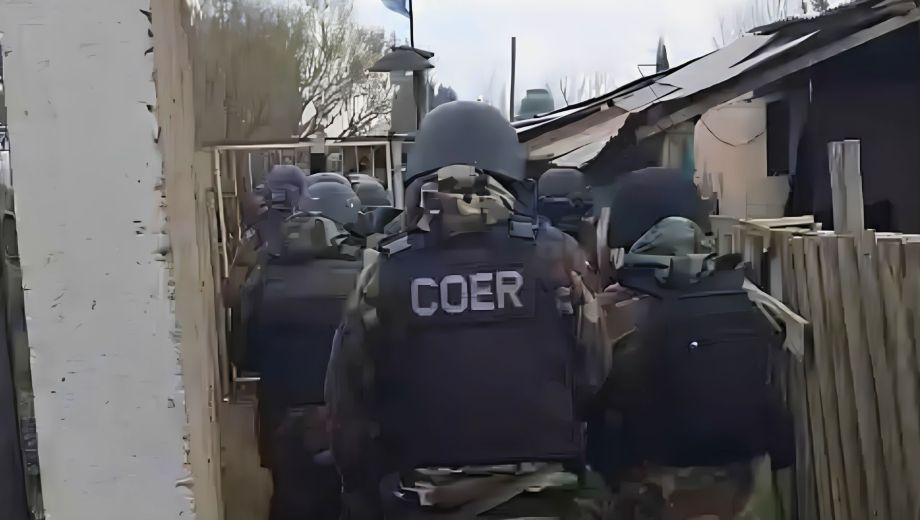 El operativo permitió incautar sustancias, elementos de fraccionamiento y dejar a un sospechoso a disposición de la Justicia Federal.
