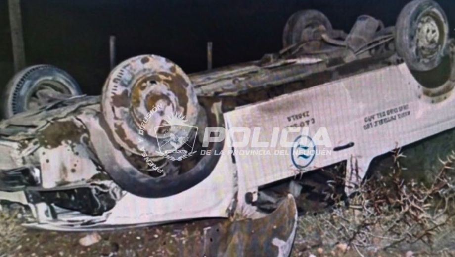 El vehículo fue localizado volcado sobre la Ruta Provincial 14 y el teléfono denunciado como sustraído quedó secuestrado durante el procedimiento.
