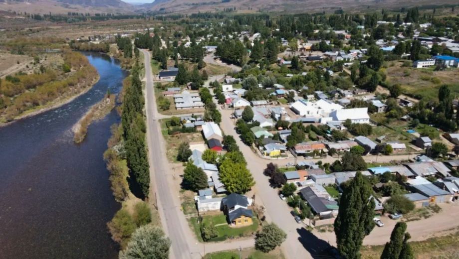 La agresión ocurrió en una vivienda de Aluminé y la víctima debió ser derivada posteriormente a Neuquén.
