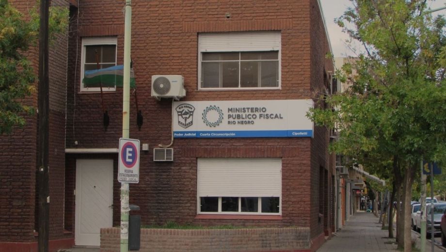 La agresión ocurrió el 8 de julio durante un episodio registrado en una vivienda de Fernández Oro.
