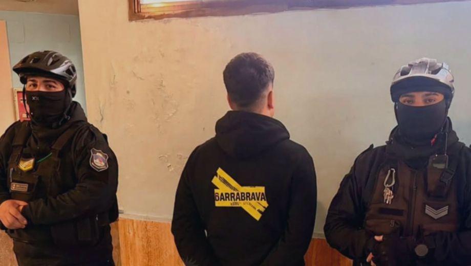 El procedimiento comenzó en un hotel céntrico de Neuquén luego de una alerta de la administración del establecimiento.
