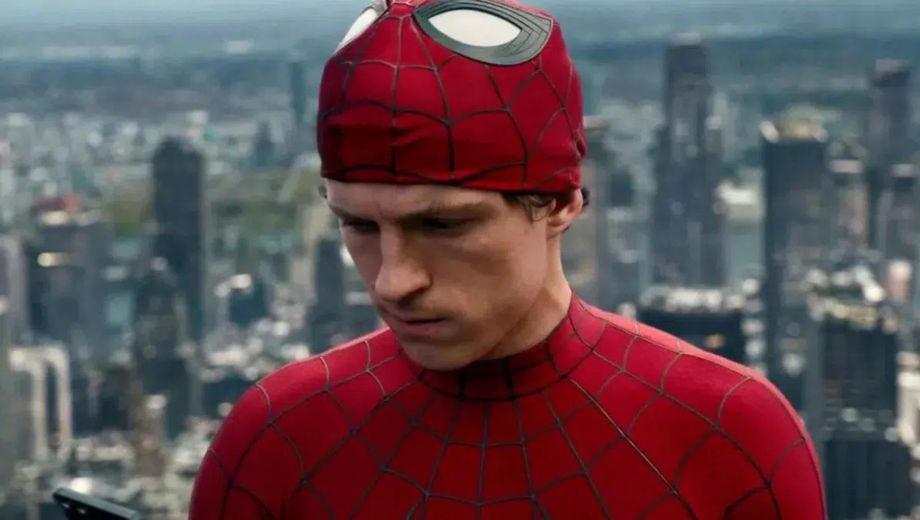 Spider Man atraviesa una nueva etapa marcada por la soledad, las pérdidas y el desafío de avanzar hacia la adultez.
