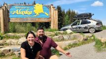 Imagen de De Andacollo a Alaska en un Mégane de 1999: la aventura de una pareja neuquina que lleva ocho años en la ruta