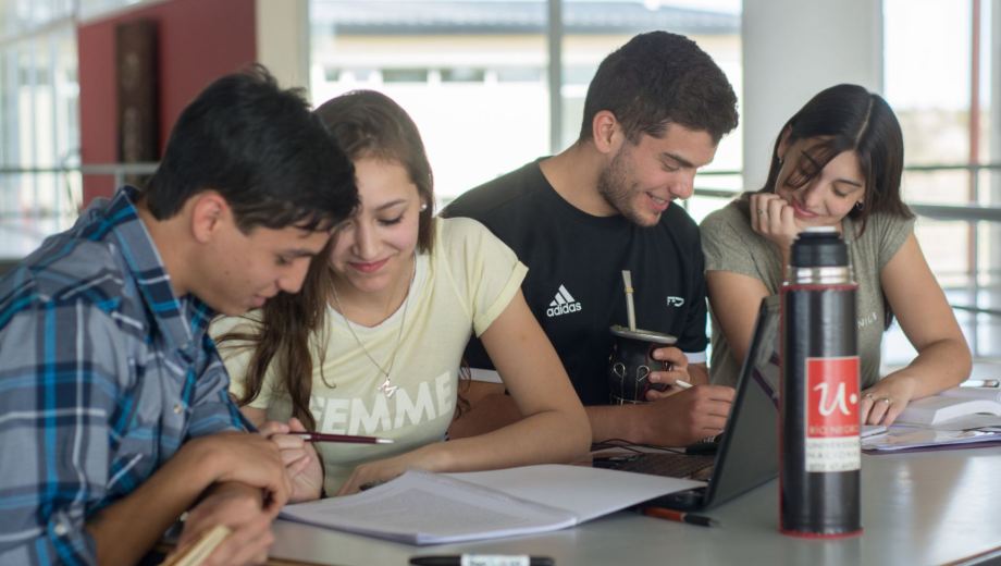 Estudiantes universitarios serán parte de las jornadas de debate sobre el presente y los desafíos de la educación superior pública.