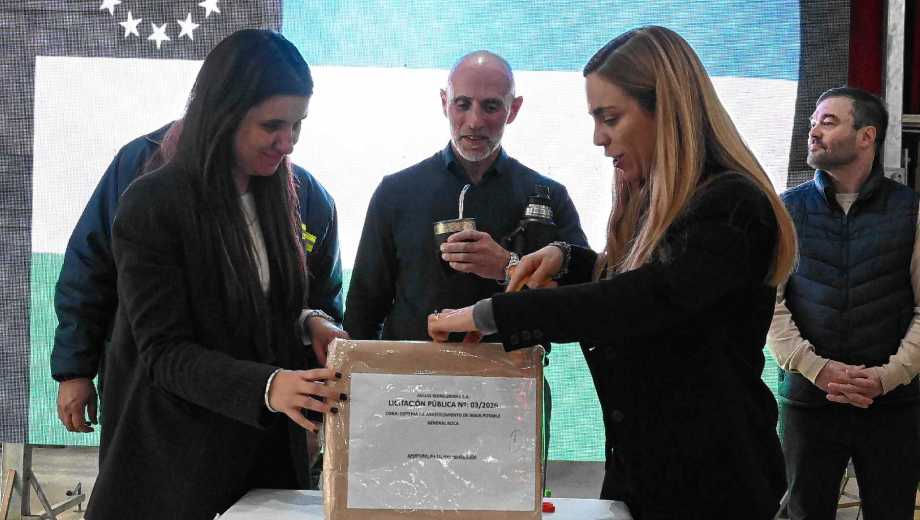 Cinco empresas se presentaron en la licitación de la obra del Plan Director de Agua Potable de Roca. Foto: Juan Thomes. 
