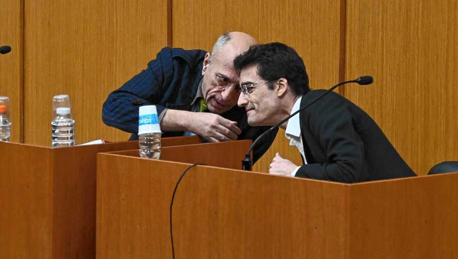 En la audiencia, se determinaron las restricciones preventivas contra el profesor imputado por hostigamiento digital. Foto Juan Thomes.

