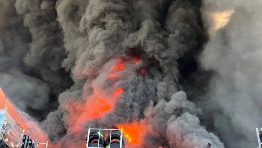 Rusia mató a 37 personas cerca de Kiev y Zelenskyy investiga la explosión de un almacén. Foto: AP
