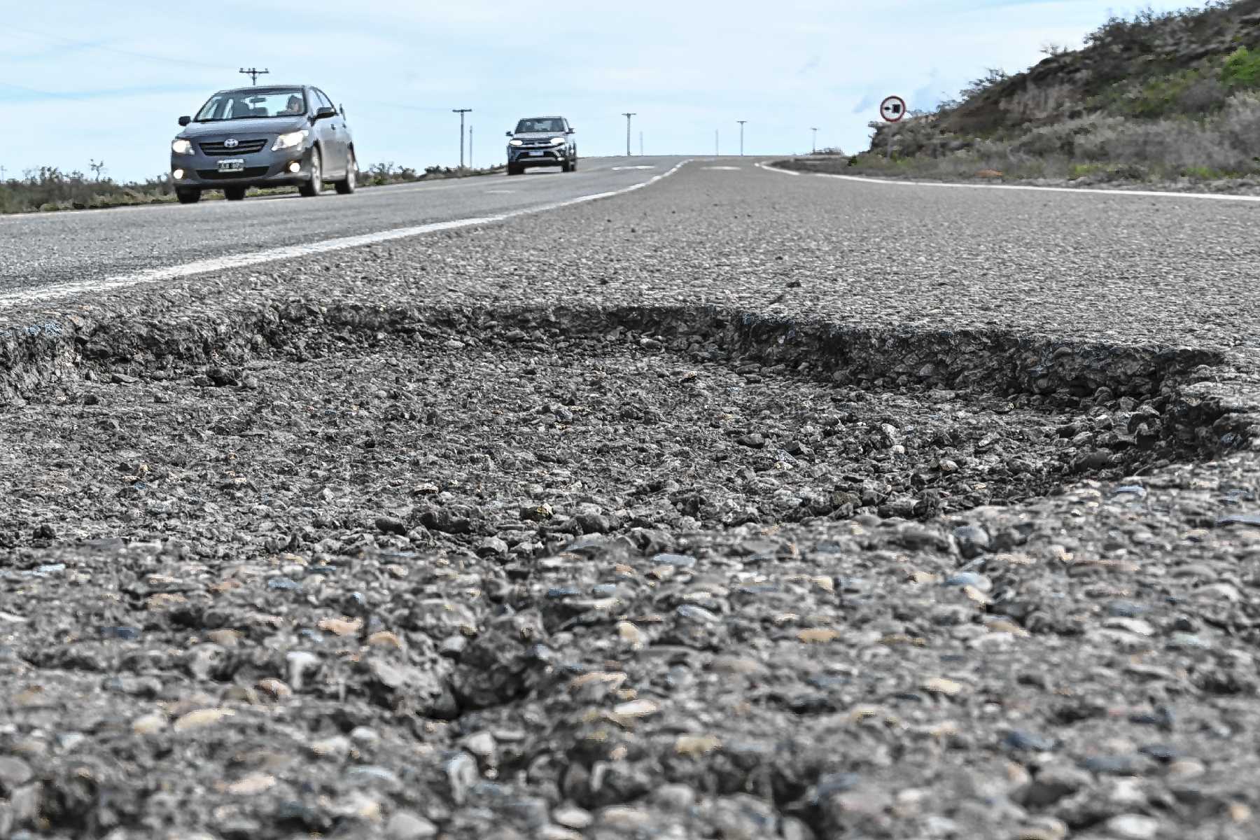 Weretilneck anunció la firma del traspaso de rutas y el Tren del Valle