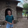 Imagen de Rocío construyó su casa de madera, adobe y piedra con sus propias manos en las sierras de Córdoba