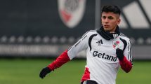 Imagen de Almada explicó por qué eligió River y reveló quiénes llevaron la bandera de Malvinas ante Inglaterra