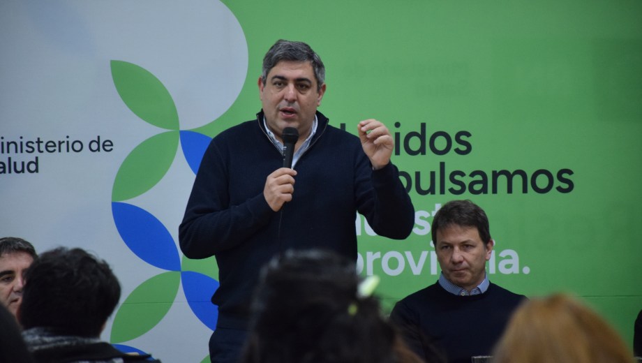  El nuevo Sistema de Gestión de Resultados para Centros de Salud es presentado por el ministro Thalasselis en cada ciudad. Archivo