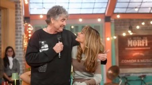 Escándalo con el padre de Tini Stoessel: Alejandro agredió a piedrazos a periodistas que esperaban fuera de su casa