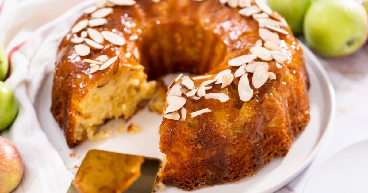 Deliciosa torta de manzana y almendras con queso crema