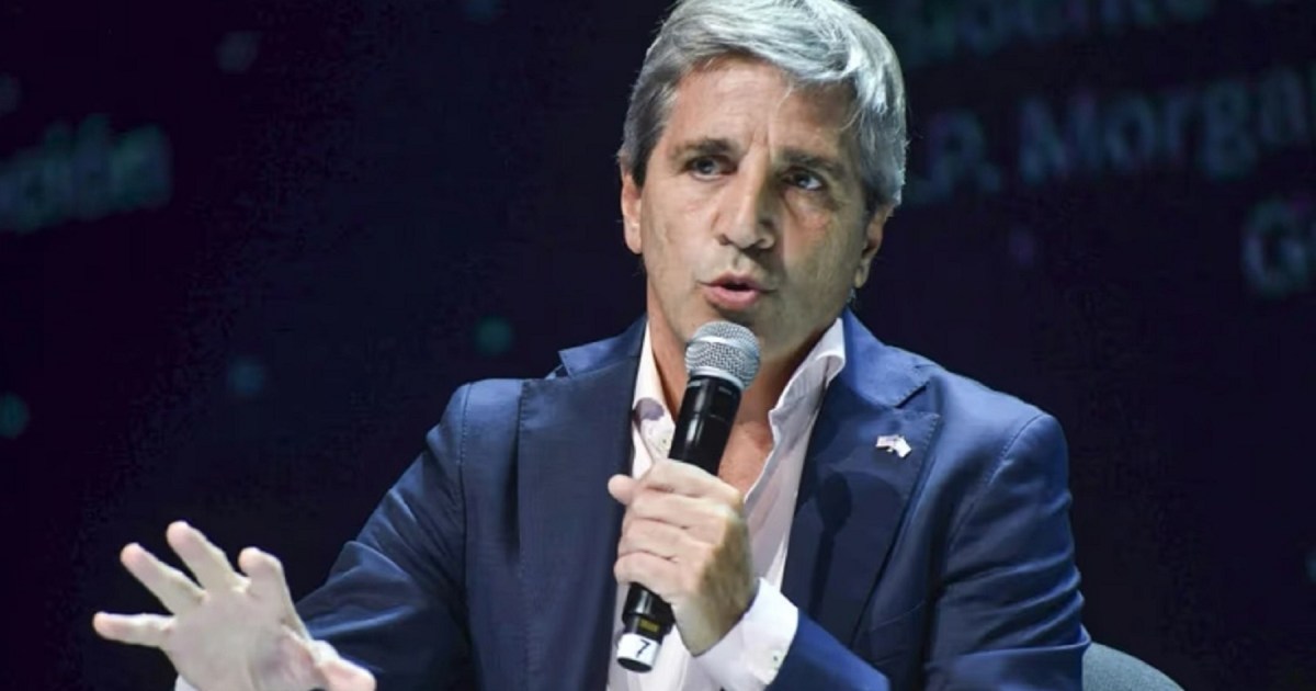 Luis Caputo inyecta pesos al mercado para estabilizar tipos de interés y el dólar