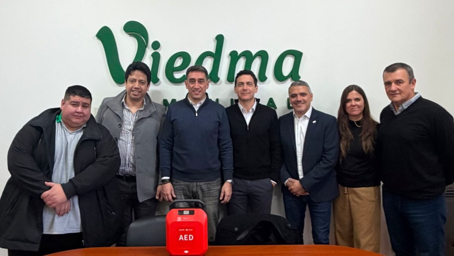 Camuzzi donó Desfibriladores Externos
Automáticos (DEA) a las Municipalidades de Viedma y de Carmen de Patagones. (Foto: gentileza)