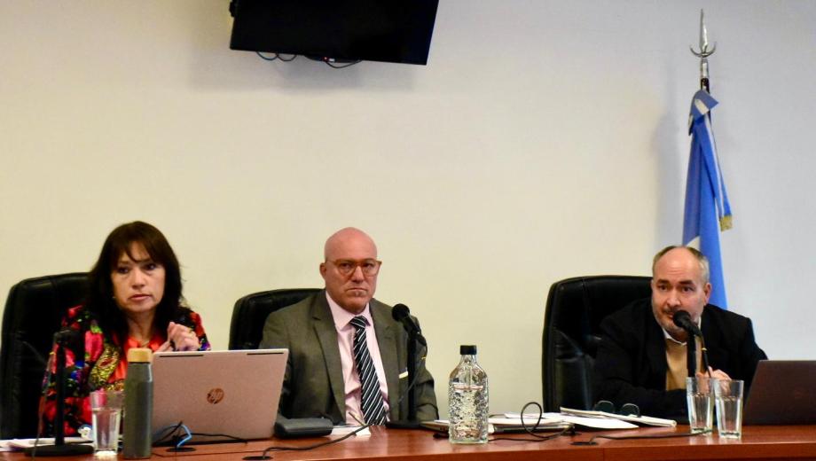 Liliana Deiub, Federico Sommer (en el centro) y Mauricio Macagno notificaron hoy su resolución. Foto archivo.