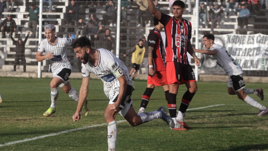 Marcos Pérez metió el gol del triunfo de Cipolletti ante Huracán Las Heras. (Foto: Oscar Livera)
