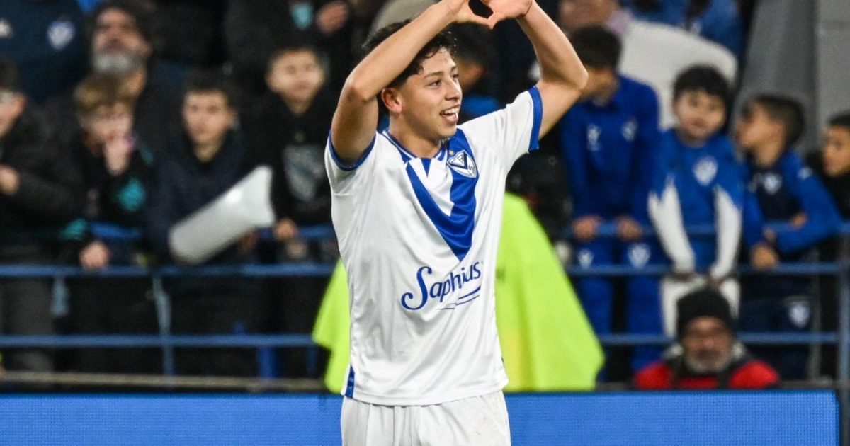 ¡El sueño del pibe! Con 17 años, Thiago Aguirre marcó su primer gol y le dio el triunfo a Vélez sobre Independiente