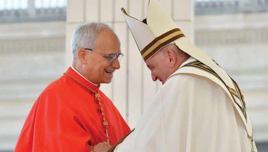 El Papa León XIV junto a Jorge Begoglio, cuando el argentino era el Sumo Pontífice.
