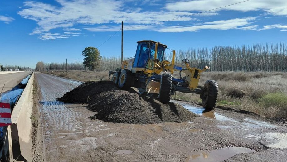 Vialidad Nacional inició trabajos en el sector del puente 83 sobre Ruta 22. Foto: gentileza. 