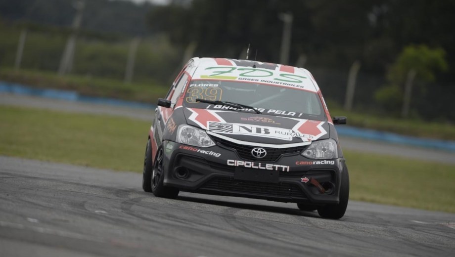 La exclusión en la final de titulares complicó las chances del bicampeón de TC en la última final de la fecha. 