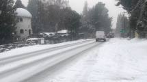 Imagen de Martes con acumulación de nieve en todo Bariloche: sin clases y tránsito con uso de cadenas obligatorio