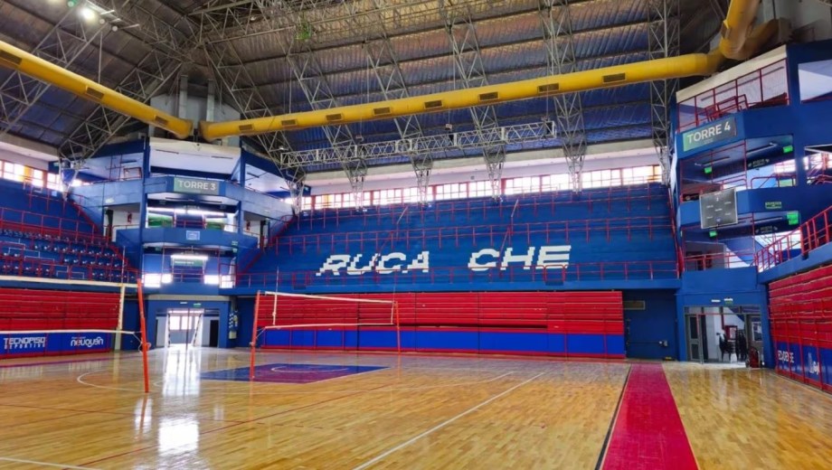 Foto: Matías Subat. Los trabajos de ensamble de la cancha en el Ruca Che comenzarán el 8 de septiembre. 