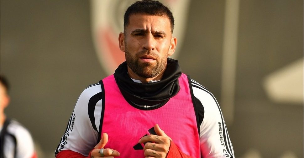 Otamendi destaca la unión del equipo ante la crisis en River Plate