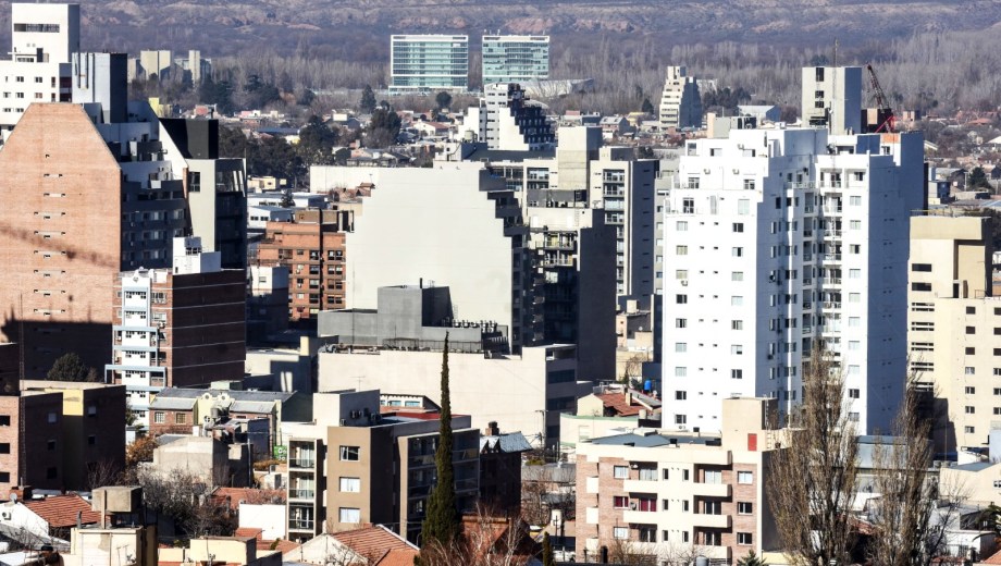 El desembarco constante de familias supone un desafío crítico sobre la infraestructura pública. Foto Cecilia Maletti.