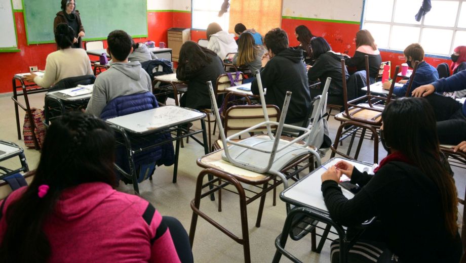 Estudiantes de nivel medio en Viedma. Foto: Marcelo Ochoa