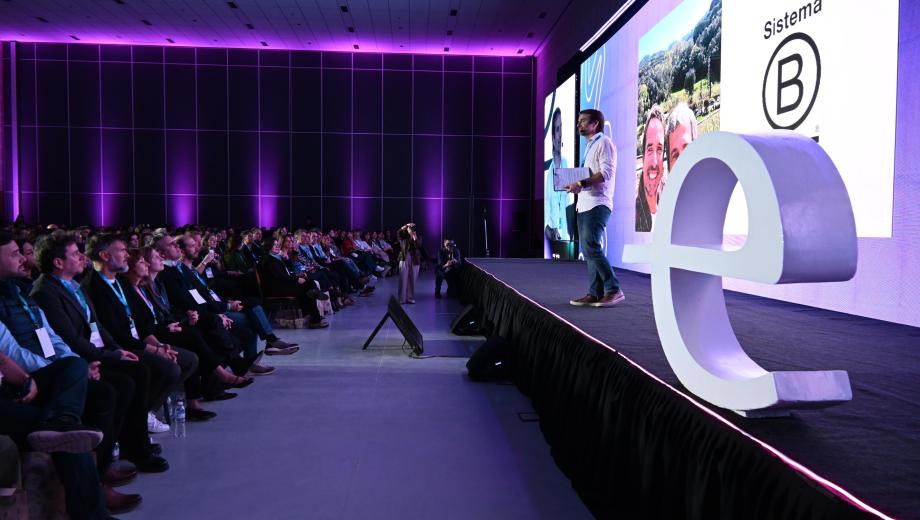 A orillas del Limay. Los emprendedores se dieron cita en Experiencia Endeavor Patagonia 2026 (Foto: Cecilia Malletti).