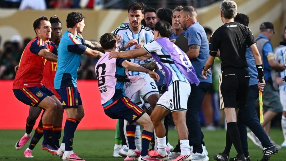 Leandro Paredes es el que recibió la sanción más dura por su cruce con Gavi. 