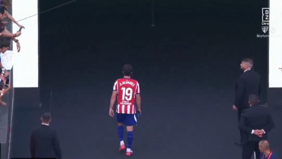 El delantero argentino se retiró en soledad tras el agónico empate del Colchonero con Villarreal.